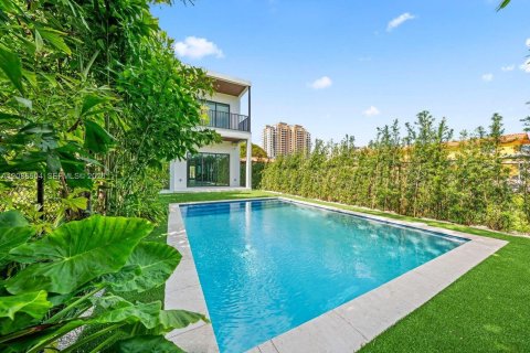 Adosado en venta en Miami, Florida, 4 dormitorios № 2361733 - foto 2