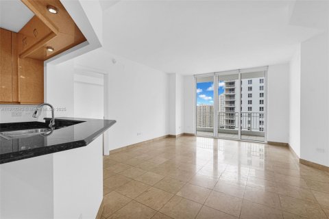 Copropriété à louer à Miami, Floride: 3 chambres, 138.24 m2 № 1966442 - photo 2