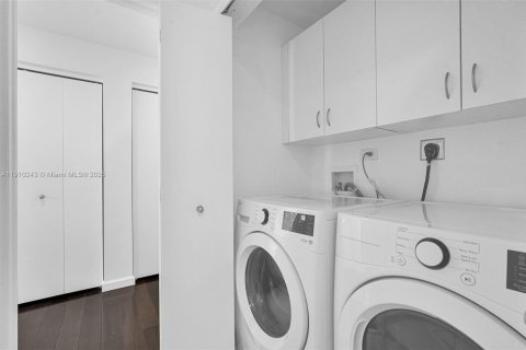 Copropriété à louer à Miami, Floride: 3 chambres, 138.24 m2 № 1966442 - photo 9