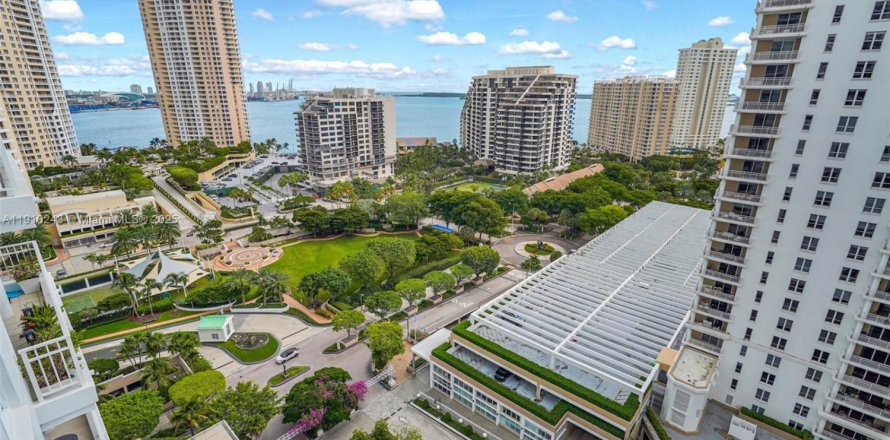 Condo à Miami, Floride, 3 chambres  № 1966442