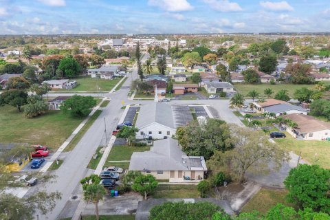Commercial property in Fort Lauderdale, Florida 162.02 sq.m. № 1040544 - photo 1