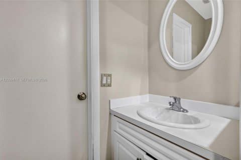 House in North Miami Beach, Florida 3 bedrooms, 207.26 sq.m. № 2175712 - photo 20