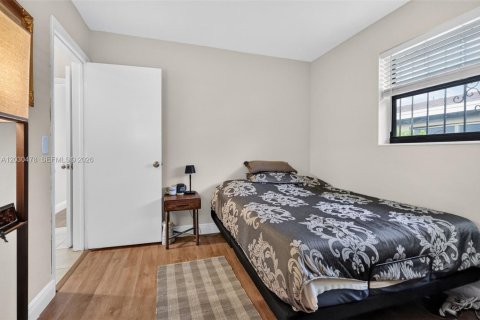 House in North Miami Beach, Florida 3 bedrooms, 207.26 sq.m. № 2175712 - photo 27