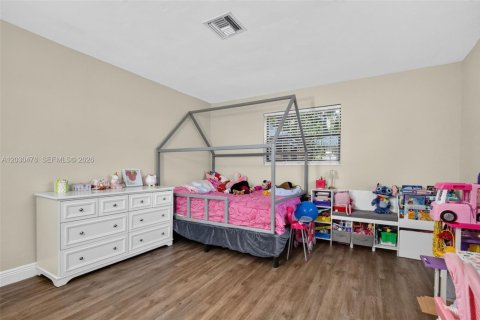 House in North Miami Beach, Florida 3 bedrooms, 207.26 sq.m. № 2175712 - photo 29