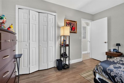 House in North Miami Beach, Florida 3 bedrooms, 207.26 sq.m. № 2175712 - photo 25