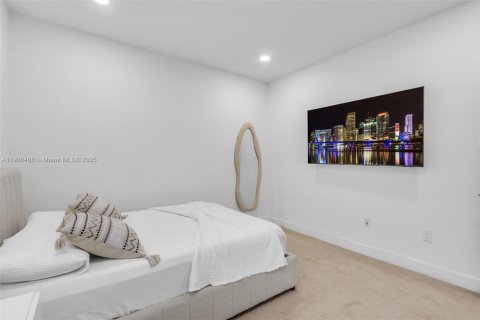 House in Miami Lakes, Florida 4 bedrooms, 264.49 sq.m. № 1956937 - photo 26