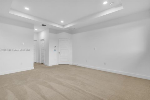 House in Miami Lakes, Florida 4 bedrooms, 264.49 sq.m. № 1956937 - photo 19