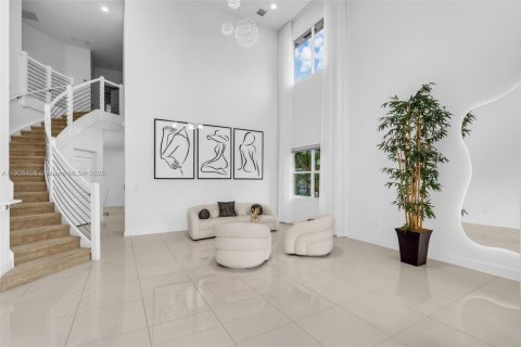 House in Miami Lakes, Florida 4 bedrooms, 264.49 sq.m. № 1956937 - photo 4