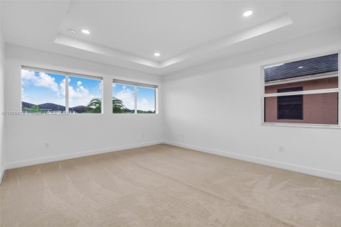 House in Miami Lakes, Florida 4 bedrooms, 264.49 sq.m. № 1956937 - photo 18