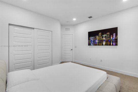 House in Miami Lakes, Florida 4 bedrooms, 264.49 sq.m. № 1956937 - photo 28