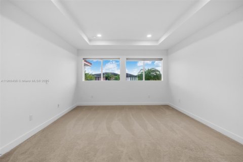 House in Miami Lakes, Florida 4 bedrooms, 264.49 sq.m. № 1956937 - photo 20