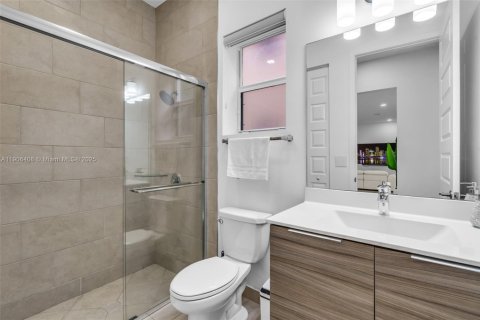 House in Miami Lakes, Florida 4 bedrooms, 264.49 sq.m. № 1956937 - photo 16