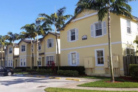 Купить таунхаус в Хомстед, Флорида 3 спальни, 123.1м2, № 2032123 - фото 2