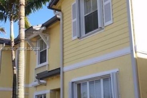 Таунхаус в Хомстед, Флорида 3 спальни, 123.1м2 № 2032123