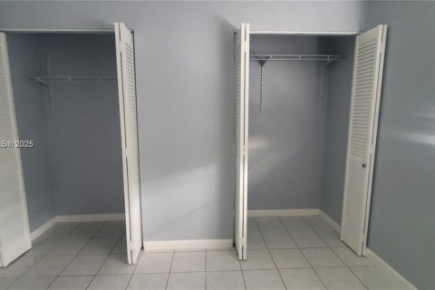 Copropriété à louer à Hallandale Beach, Floride: 1 chambre, 71.07 m2 № 1945094 - photo 7