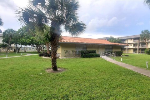 Copropriété à louer à Hallandale Beach, Floride: 1 chambre, 71.07 m2 № 1945094 - photo 12