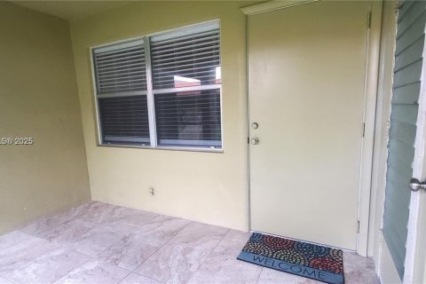 Copropriété à louer à Hallandale Beach, Floride: 1 chambre, 71.07 m2 № 1945094 - photo 10