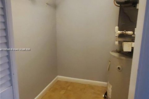 Copropriété à louer à Hallandale Beach, Floride: 1 chambre, 71.07 m2 № 1945094 - photo 8