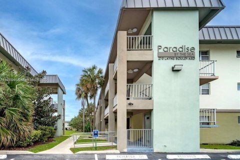 Copropriété à louer à Hallandale Beach, Floride: 1 chambre, 71.07 m2 № 1945094 - photo 11