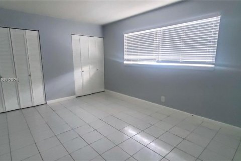 Copropriété à louer à Hallandale Beach, Floride: 1 chambre, 71.07 m2 № 1945094 - photo 6