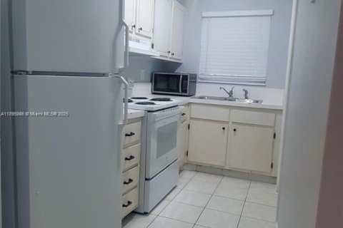 Copropriété à louer à Hallandale Beach, Floride: 1 chambre, 71.07 m2 № 1945094 - photo 3