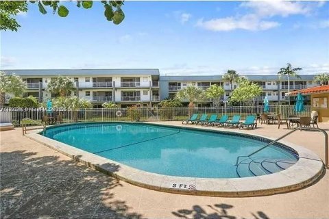 Copropriété à louer à Hallandale Beach, Floride: 1 chambre, 71.07 m2 № 1945094 - photo 13