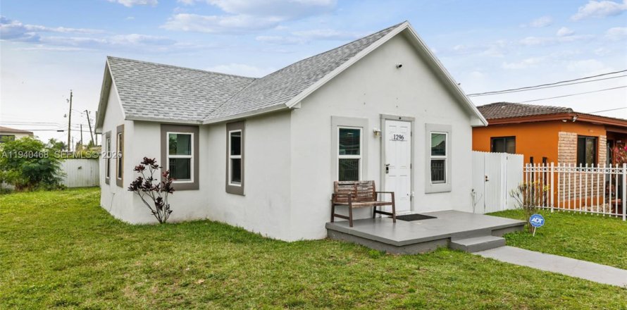 Дом в Майами, Флорида 2 спальни, 77.76м2 № 1998310