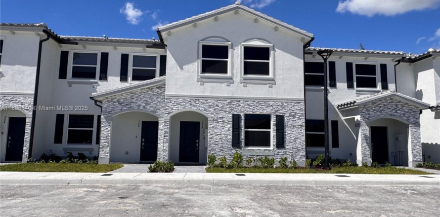 Touwnhouse à Florida City, Floride 4 chambres, 151.71 m2 № 1947833