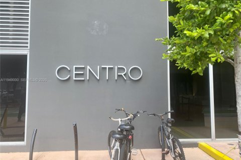 Снять в аренду кондоминиум в Майами, Флорида 1 спальня, 52.4м2, № 2004730 - фото 2