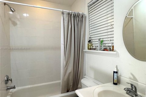 Townhouse in Hollywood, Florida 3 bedrooms, 236.34 sq.m. № 1741279 - photo 25