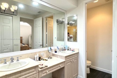 Townhouse in Hollywood, Florida 3 bedrooms, 236.34 sq.m. № 1741279 - photo 7