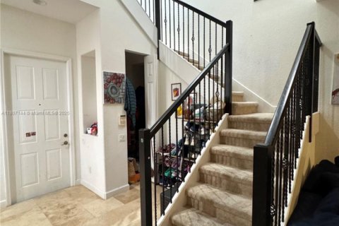 Townhouse in Hollywood, Florida 3 bedrooms, 236.34 sq.m. № 1741279 - photo 13