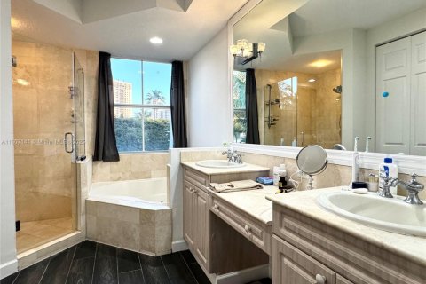 Townhouse in Hollywood, Florida 3 bedrooms, 236.34 sq.m. № 1741279 - photo 5