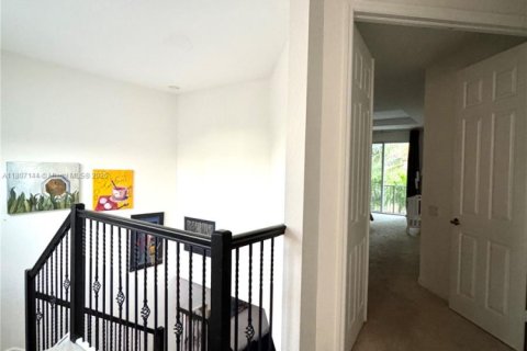 Townhouse in Hollywood, Florida 3 bedrooms, 236.34 sq.m. № 1741279 - photo 12