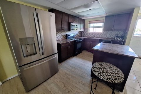 Condo in New Port Richey, Florida, 2 bedrooms  № 1904314 - photo 13