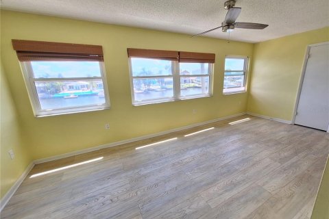Condo in New Port Richey, Florida, 2 bedrooms  № 1904314 - photo 26