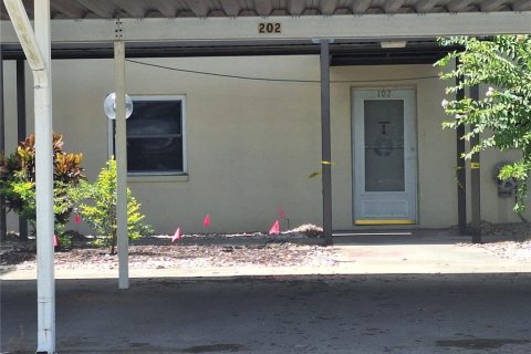 Condo in New Port Richey, Florida, 2 bedrooms  № 1904314 - photo 8