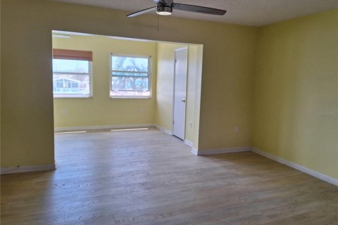 Condo in New Port Richey, Florida, 2 bedrooms  № 1904314 - photo 24