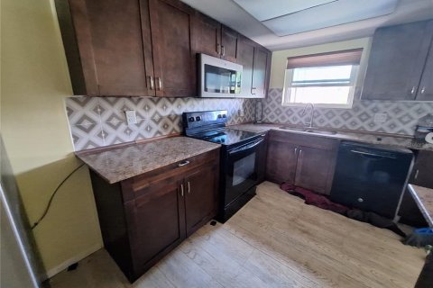 Condo in New Port Richey, Florida, 2 bedrooms  № 1904314 - photo 20