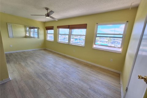 Condo in New Port Richey, Florida, 2 bedrooms  № 1904314 - photo 28