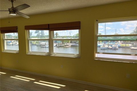 Condo in New Port Richey, Florida, 2 bedrooms  № 1904314 - photo 27