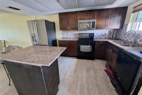 Condo in New Port Richey, Florida, 2 bedrooms  № 1904314 - photo 3