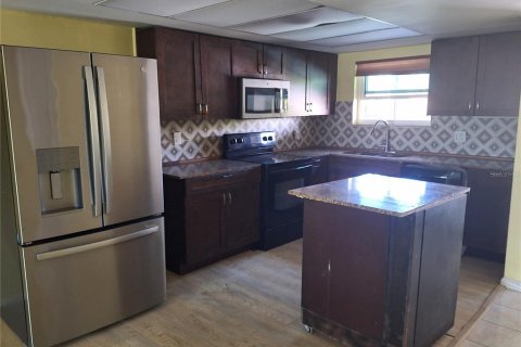 Condo in New Port Richey, Florida, 2 bedrooms  № 1904314 - photo 11