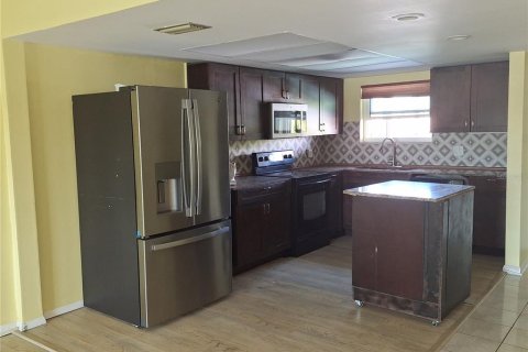 Condo in New Port Richey, Florida, 2 bedrooms  № 1904314 - photo 18