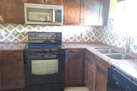 Condo in New Port Richey, Florida, 2 bedrooms  № 1904314 - photo 17