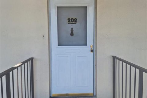 Condo in New Port Richey, Florida, 2 bedrooms  № 1904314 - photo 7