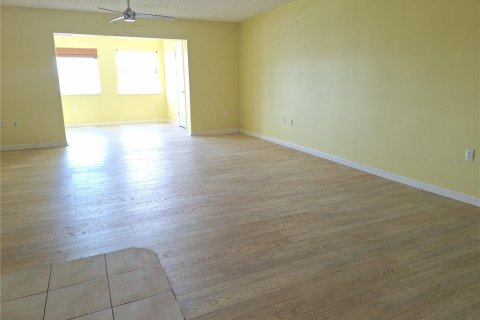 Condo in New Port Richey, Florida, 2 bedrooms  № 1904314 - photo 21