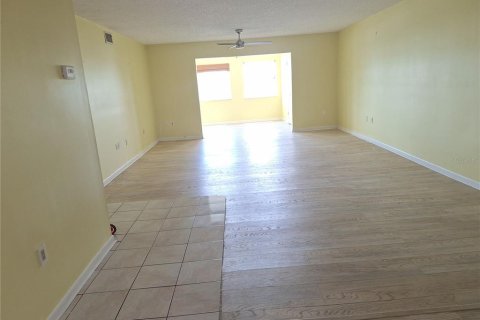 Condo in New Port Richey, Florida, 2 bedrooms  № 1904314 - photo 22