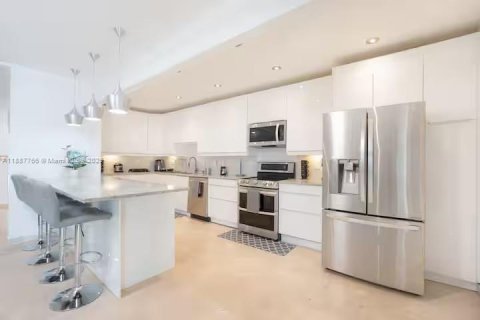 Casa en venta en North Miami Beach, Florida, 4 dormitorios, 203.46 m2 № 1942214 - foto 5