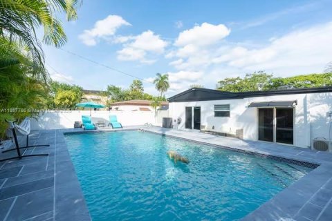 House in North Miami Beach, Florida 4 bedrooms, 203.46 sq.m. № 1942214 - photo 16